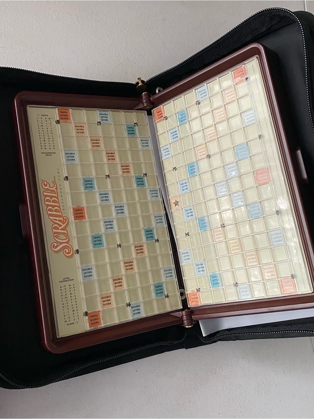 Scrabble Game Travel Folio Edition - Picture 4 of 4